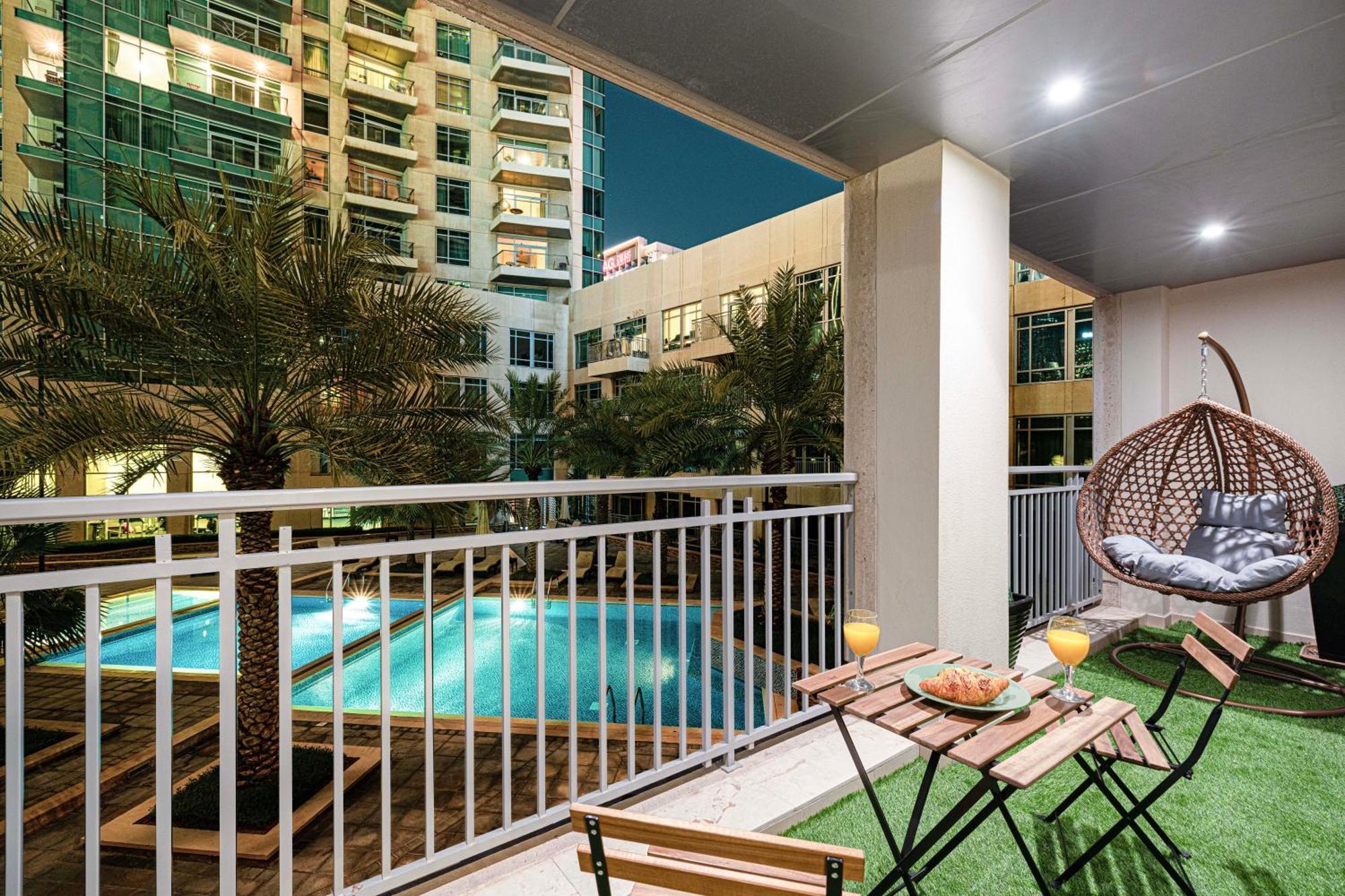 Luxury Near Burj Khalifa Apartment *