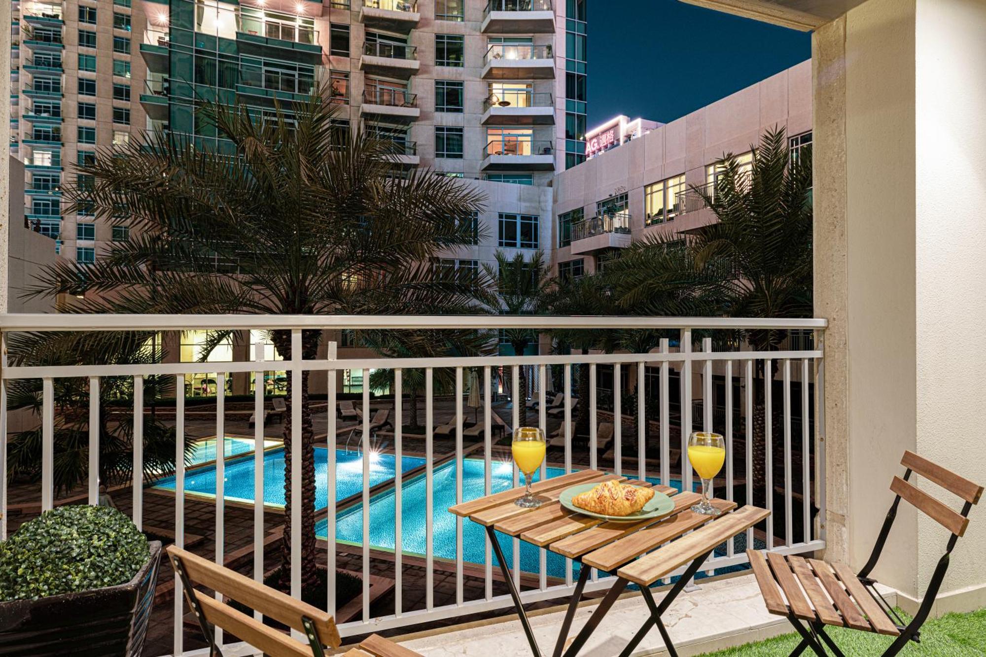 Luxury Near Burj Khalifa Apartment *